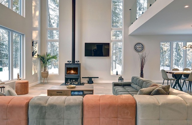 A Luxurious 4-Bedroom Next to Mont-Tremblant ski