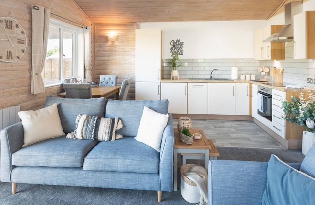 A luxury family lodge with hot tub on the edge of Fingle Glen Golf Course
