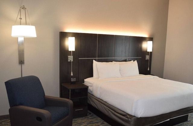 A Modern Retreat w/ Free WiFi! Onsite Golf Course