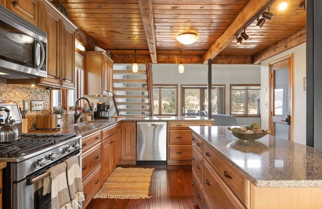 A private, breath-taking cabin experience you won't forget!