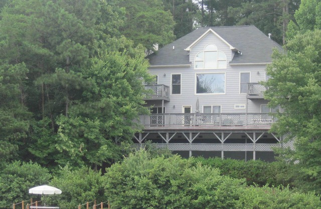 A quiet lakefront hideaway, great for families & friends. Best view on the lake!