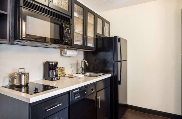 A Relaxing Vacation in Detroit, Kitchen Available, Pet-Friendly Property!