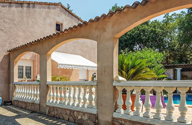 A spacious accommodation on the island of Corsica with wonderful life energy and dreamlike nature.