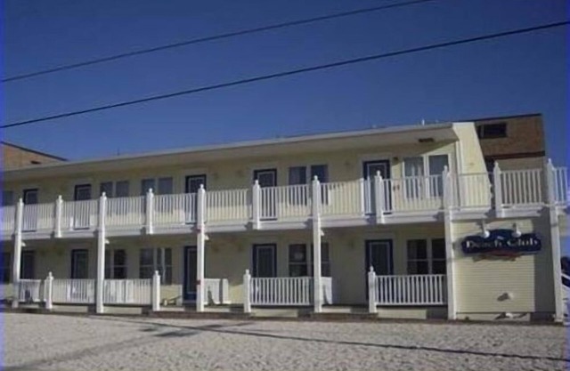 A Stones Throw to Beach Located Near All Attractions