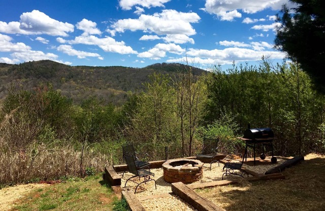 A View From Above | Dog Friendly w/Screened in Porch and Hot Tub, Near Helen GA
