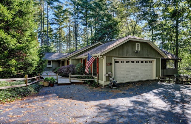 A Walk in the Woods - Family Home near Mirror Lake