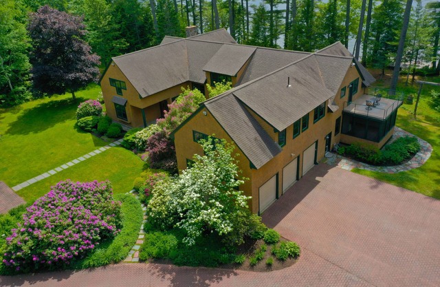 A Year Round Luxury Home With A Large Private Beach on Sebago
