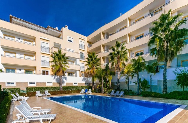 A05 - Luxury 1 Bed Fully Equipped with Pool