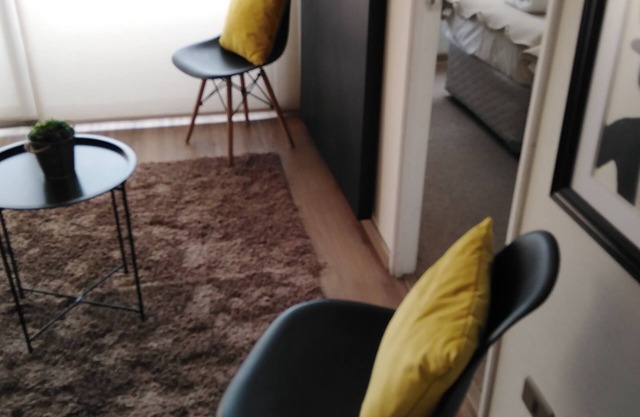 A10 Cozy, Perfect spot, up to 3 pax, Subway at the front door