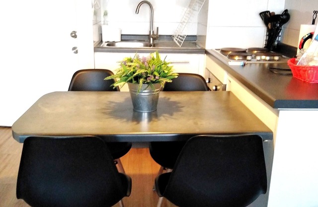A10 Nice apartment up to 3 pax, metro at the door