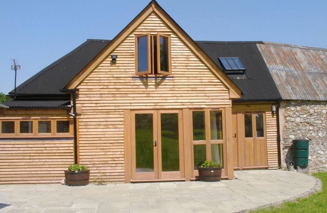 ABBEY CROSS BARN, pet friendly, with a garden in Dunkeswell Abbey