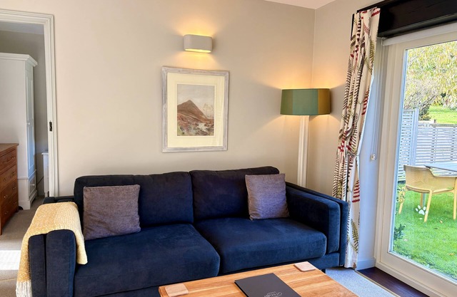 Abbotsea - Dog Friendly cosy cottage for two