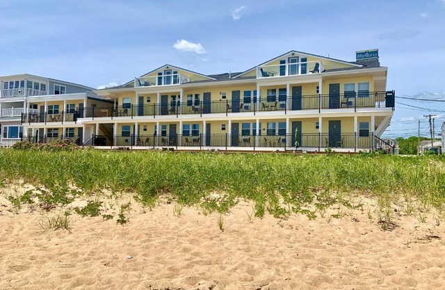 Abellona Inn & Suites