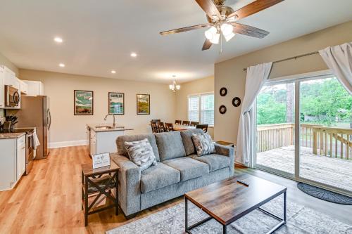 Aberdeen Rental on Golf Course 2 Mi to Downtown!