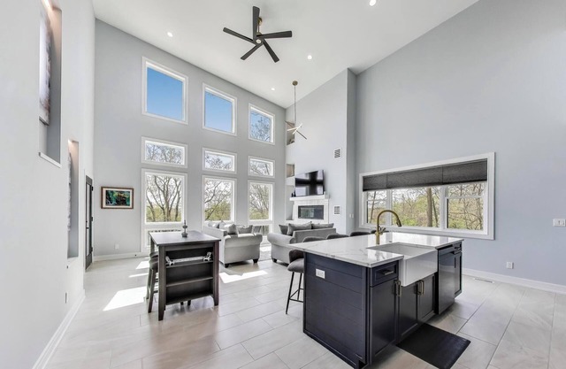 Above The Bay | 3BR + Loft, Arcade, Deck, Near Pier 290 & Williams Bay Beach