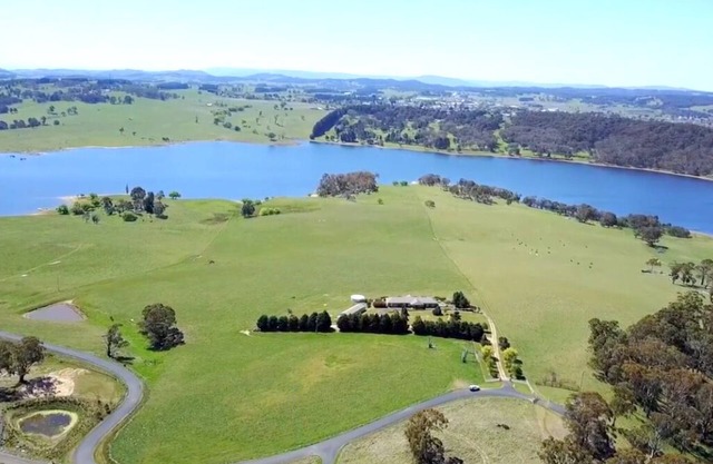 ABSOLUTE LUXURIOUS LAKEFRONT HOMESTEAD AT ALPINE LAKE OF OBERON BLUE MOUNTAINS