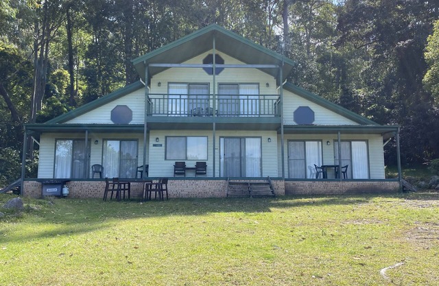 Absolute Waterfront - Banksia Villa at Shoalhaven Lodge
