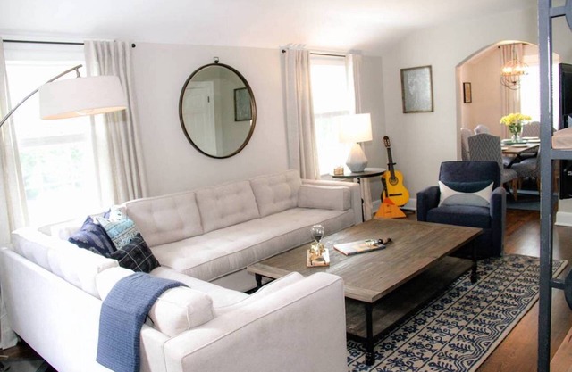 "Absolutely lovely, apartment was wonderful. Great location, nicely furnished."