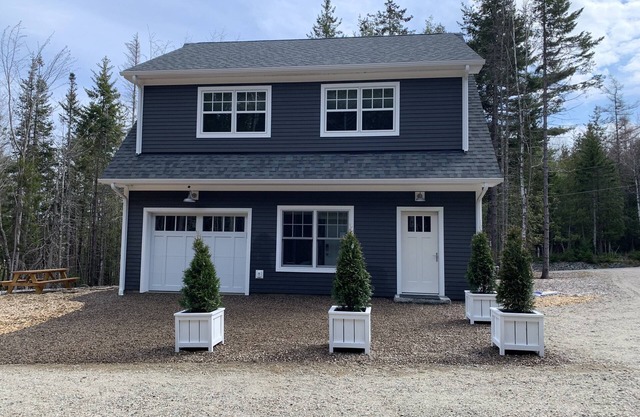 Acadia New Construction! 2nd Floor Apartment Close to Acadia, 2 Minutes from SWH