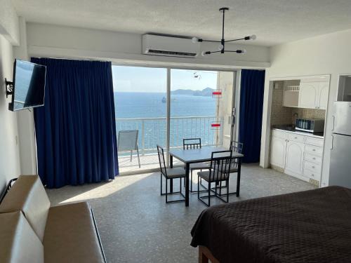 acapulco suites lys 07 Torres Gemelas