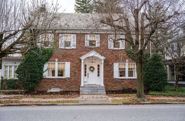 Accessible with Pool and Hot Tub, Family Stay