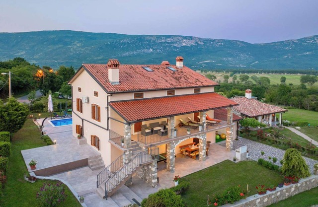 Activity and family Villa Milena with heated pool