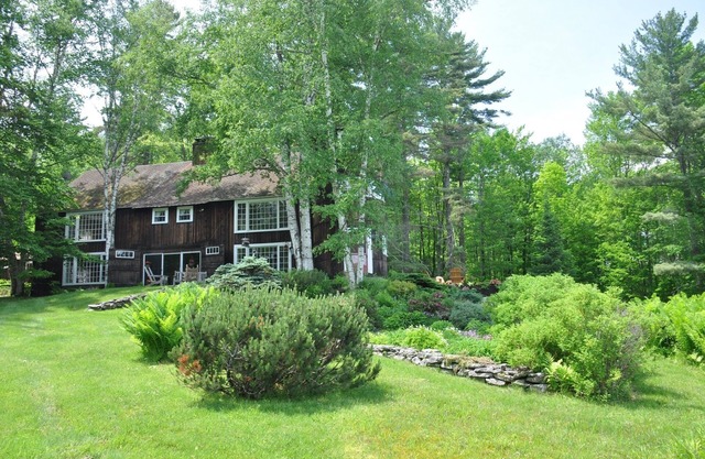 Actress Bette Davis' former mountain lodge. spacious, enchanting!