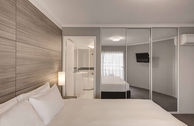 Adina Serviced Apartments Canberra James Court