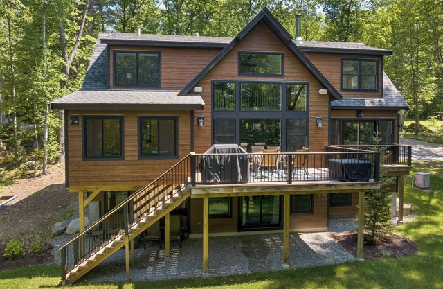 Adirondack style in Suissevale sleeps 10 just a short drive to the beach