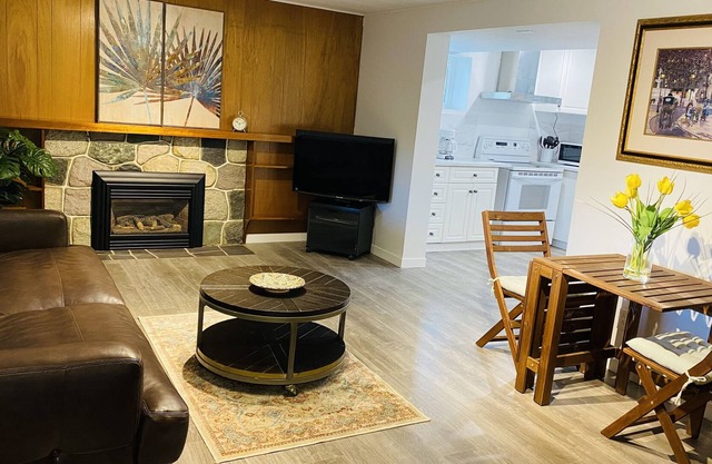 Adorable 1-bedroom in Upper Lonsdale