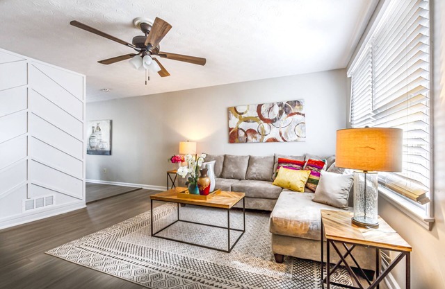 Adorable 3/2 close to Coolray Field and Mall of Ga.