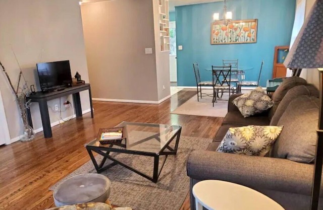 Adorable 3 bdrm ranch home in the heart of Peoria!