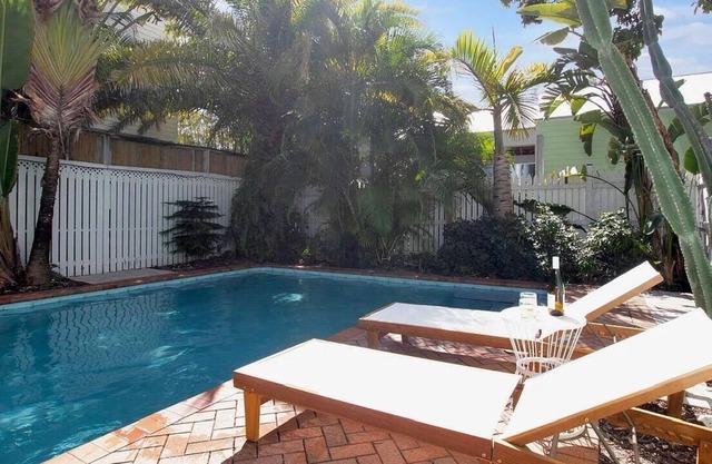 Adorable Cottage Retreat in the Heart of Old Town - Steps from Duval - Pool!