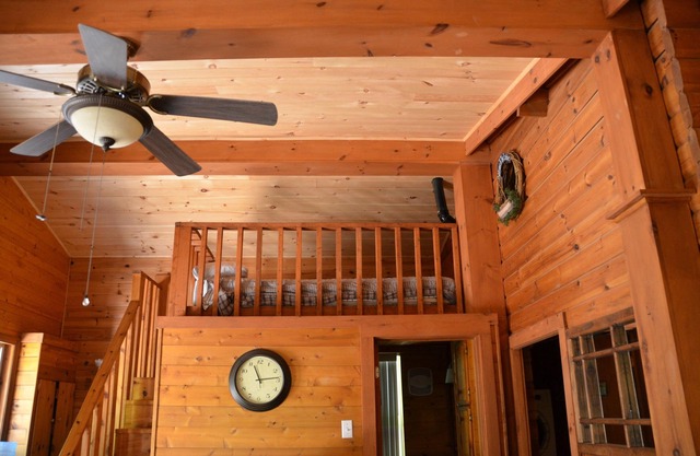 Adorable family lakefront Cottage On Quiet lake in Muskoka