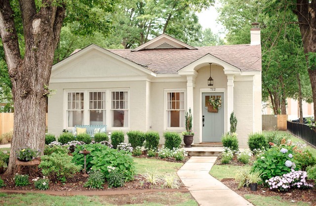 Adorable historic cottage close to downtown and colleges