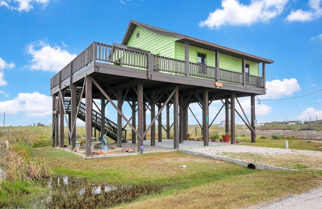Adorable home with lots of space - close to the Gulf & ferry