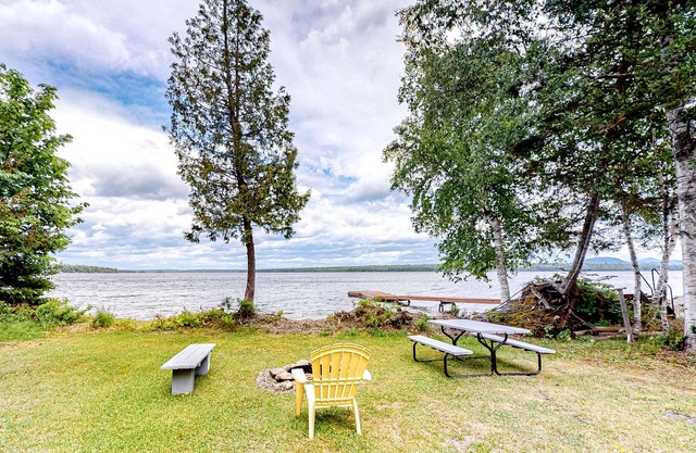 Adorable lakefront getaway with private beach, dock & wood stove