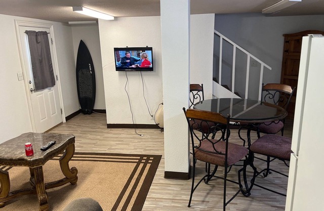 Adorable one bedroom guest house with pool