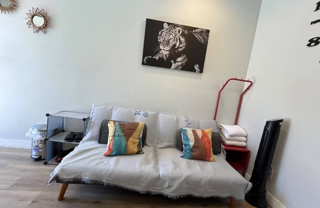 Adorable studio with AC in San Gabriel
