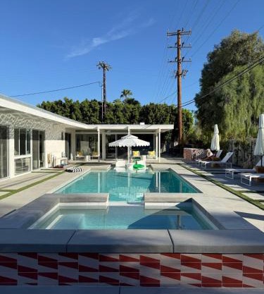 Aerhaus - Mid-Century Oasis