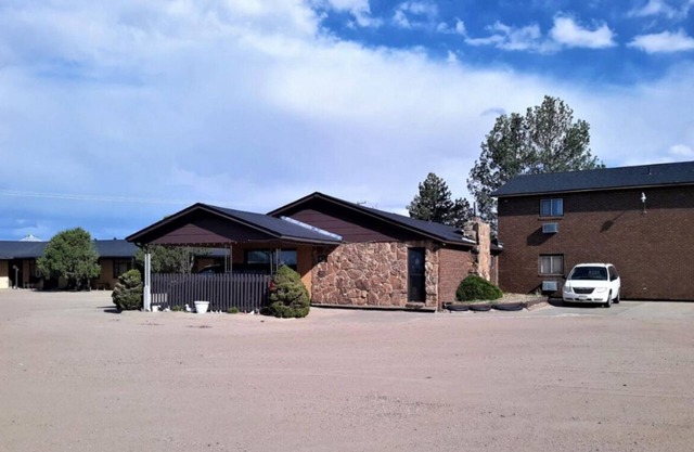 Affordability Meets Comfort! Free Parking, Pet-Friendly Property