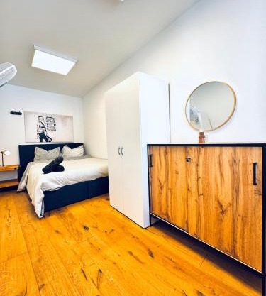 Affordable 5BR Apartment Near Kaufpark Alterlaa