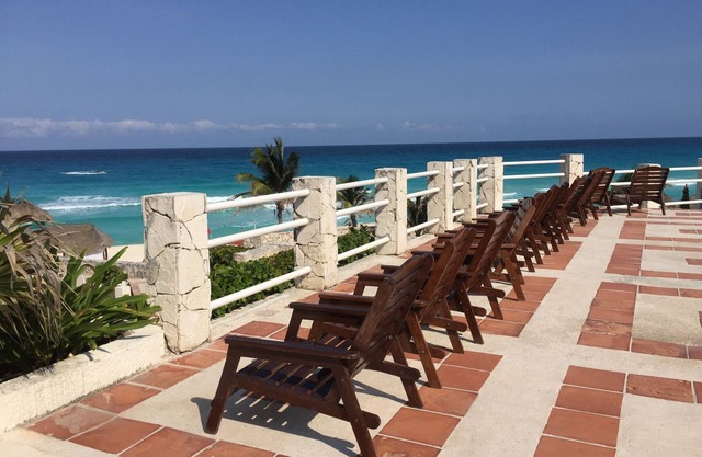 Affordable Cancun Oceanfront Condo at the "Zona Hotelera" (Hotel Zone)