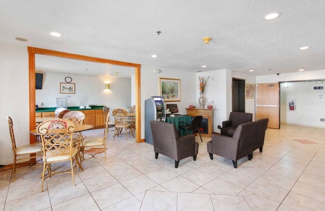 Affordable Getaway! Pet-Friendly Property, Close to West Beach