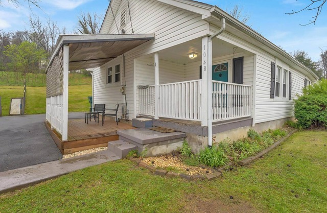 Affordable, Private, Single Level House Steps From Hard Rock Casino Pet Friendly