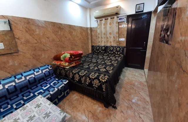 Aggarwal guest houses lajpat nagar, foreigners area, very safe, attached fully equipped kitchen for self cooking with gas stove and all utensils, luxury washroom, Ac, personal fridge, wifi with android tvs, cream location- cal 92,121,74,700