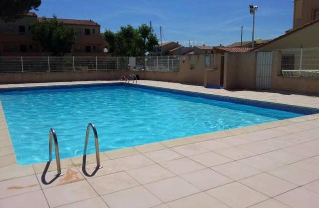 AGREABLE VILLA DANS LA MARINA AVEC PISCINE