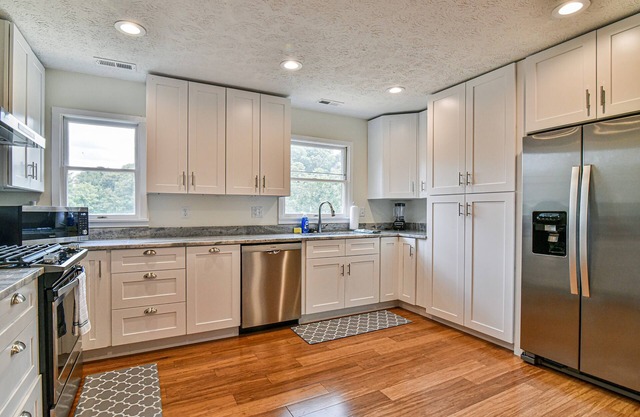 Aiken Rd - 6 BR - hot tub and game room