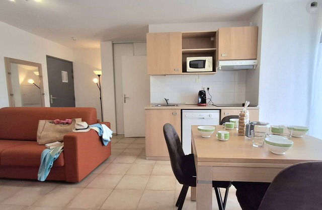 Air-conditioned apartment for 4/6 people near beach with two bedrooms