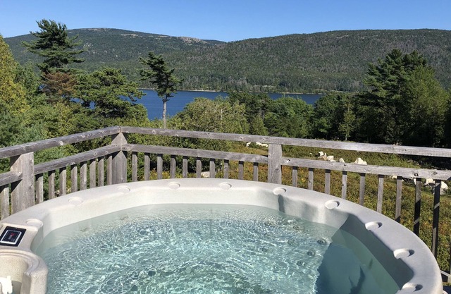 AIR CONDITIONING-Hot Tub-Fire Pit-Views of Somes Sound and Acadia National Park